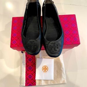 Tory Burch Black ballet with logo-soft Napa Size 8.5
